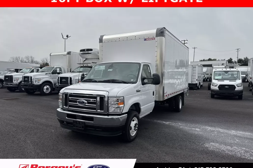 2025 Ford E-450 Cutaway photo 1