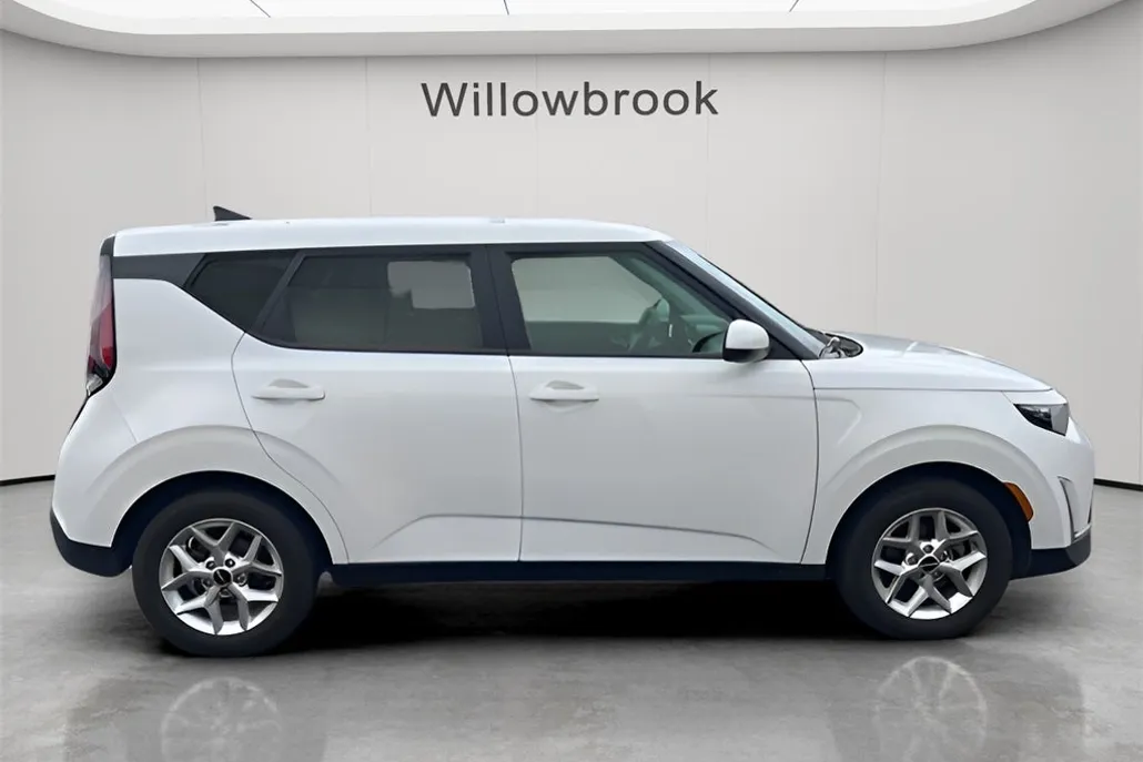 2024 Kia Soul LX photo 1