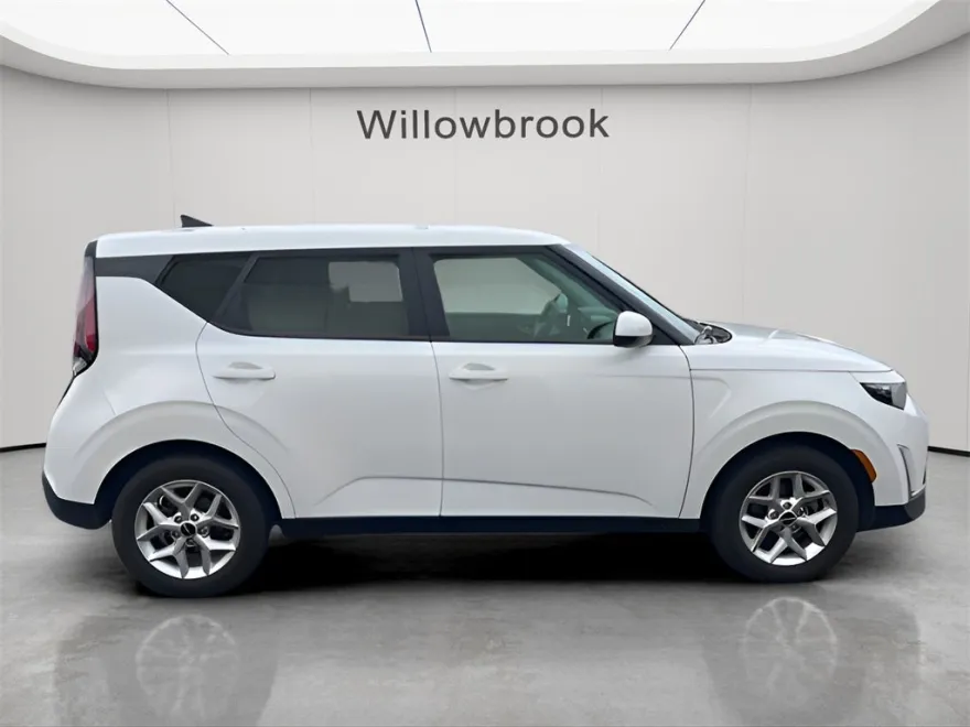 2024 Kia Soul LX photo 1