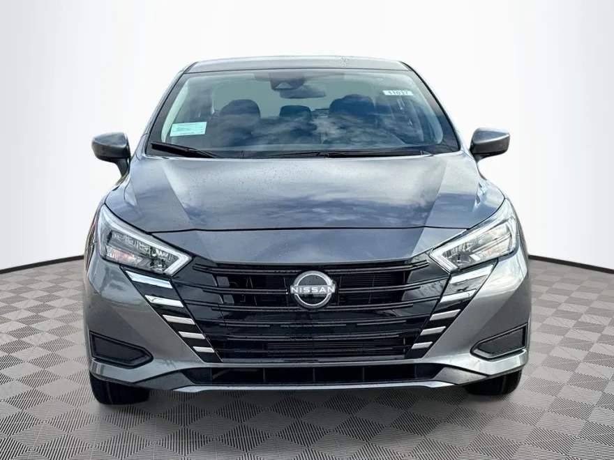 2025 Nissan Versa 1.6 SV photo 1