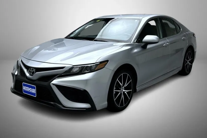 2024 Toyota Camry SE photo 1