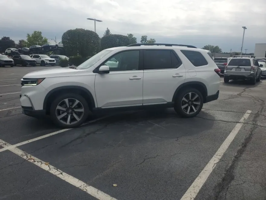 2023 Honda Pilot Touring photo 1