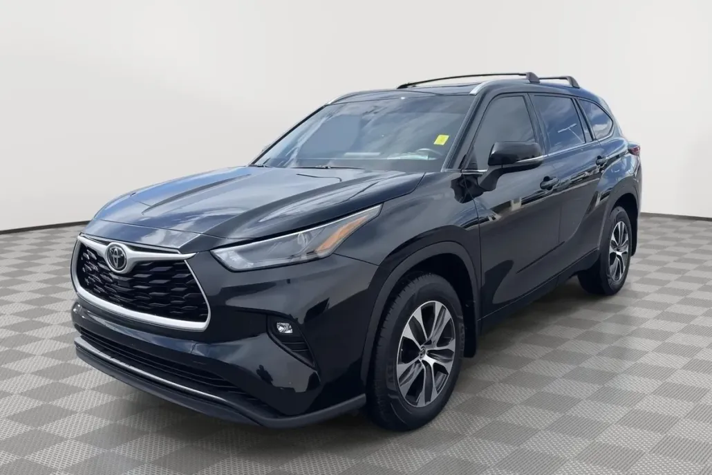 2022 Toyota Highlander XLE photo 1