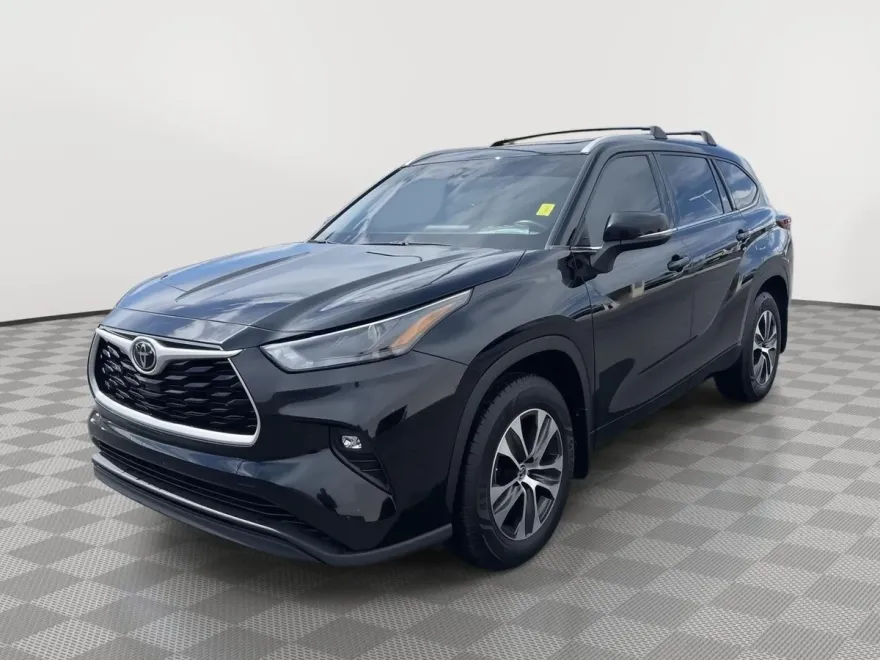 2022 Toyota Highlander XLE photo 1