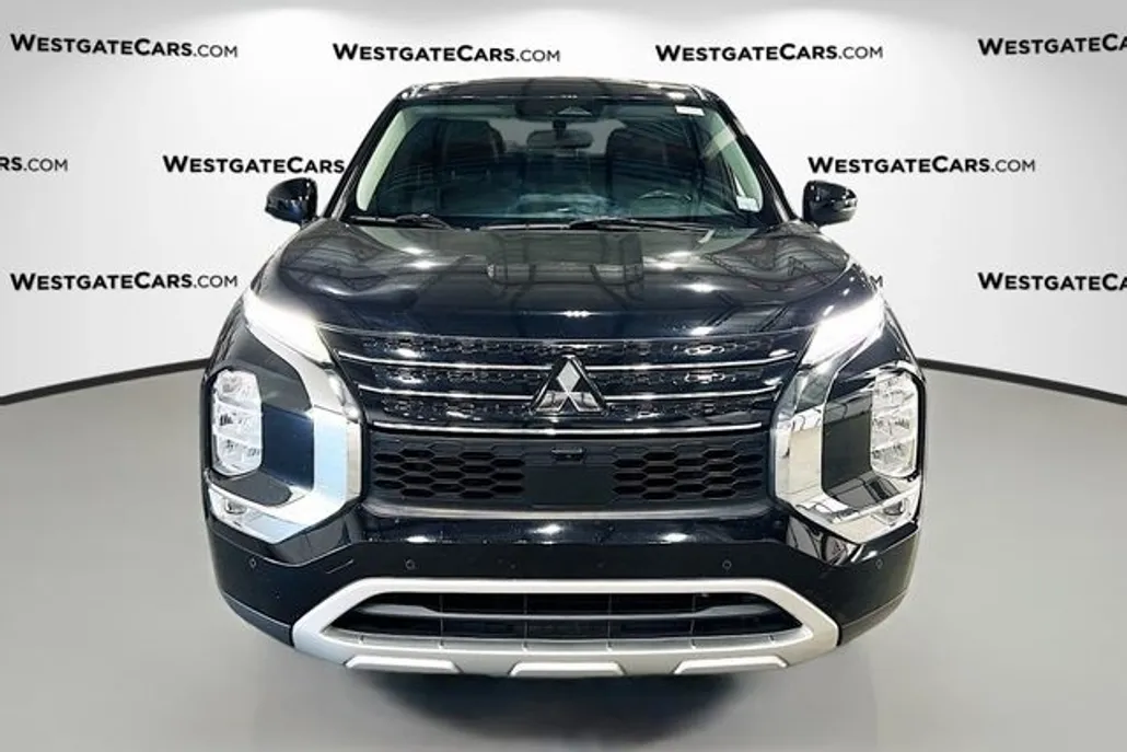 2022 Mitsubishi Outlander SE photo 1