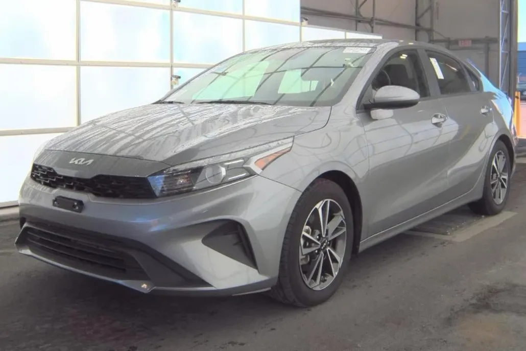 2024 Kia Forte LXS photo 1