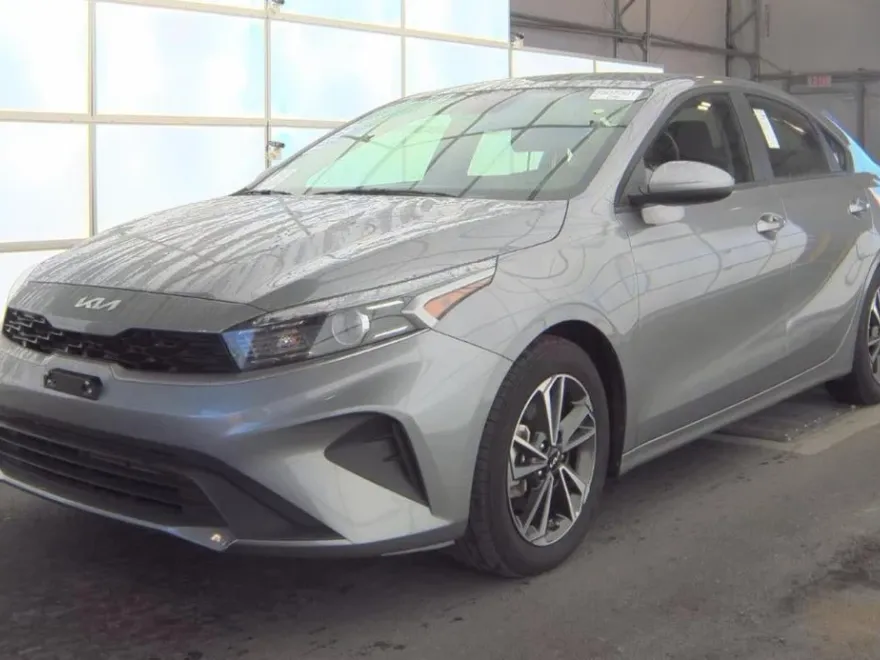 2024 Kia Forte LXS photo 1