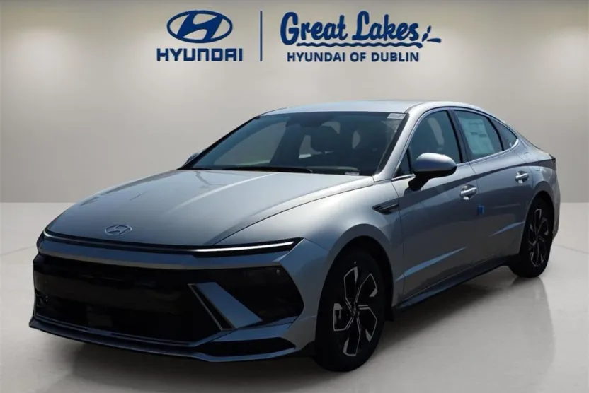 2025 Hyundai Sonata SEL photo 1