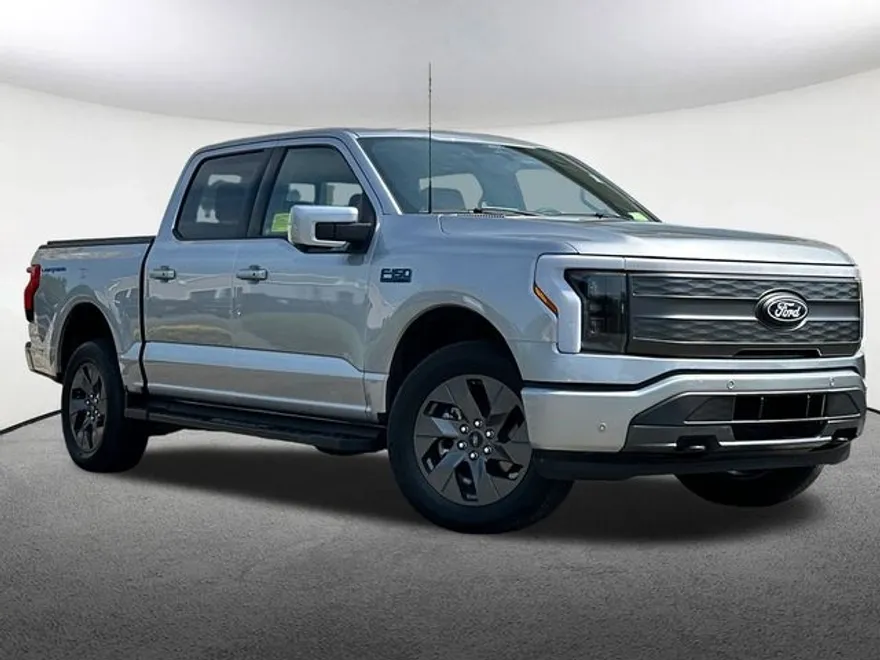 2024 Ford F-150 Lightning Lariat photo 1