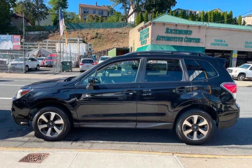 2018 Subaru Forester 2.5i Premium photo 1