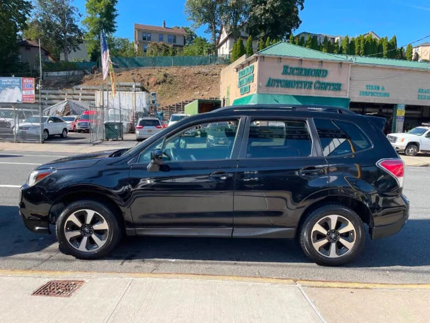 2018 Subaru Forester 2.5i Premium photo 1