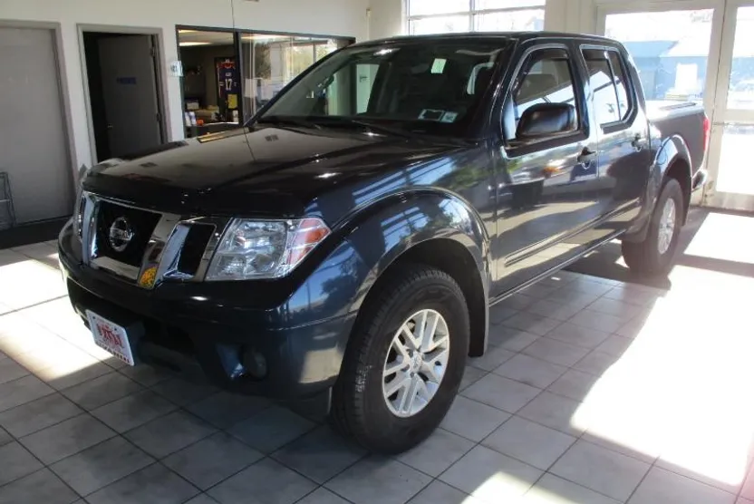 2019 Nissan Frontier SV Crew Cab photo 1