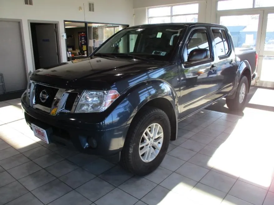 2019 Nissan Frontier SV Crew Cab photo 1