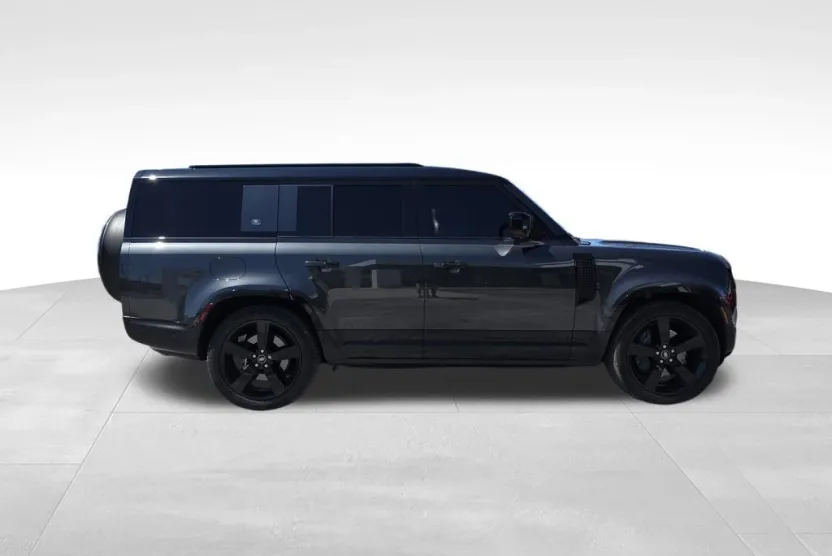 2023 Land Rover Defender X-Dynamic SE photo 1