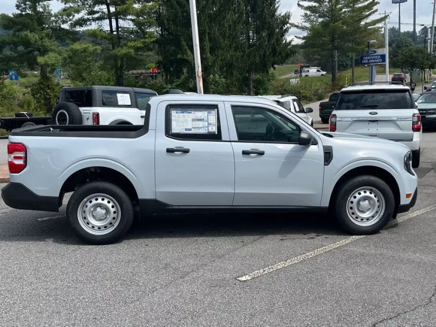 2025 Ford Maverick XL photo 1