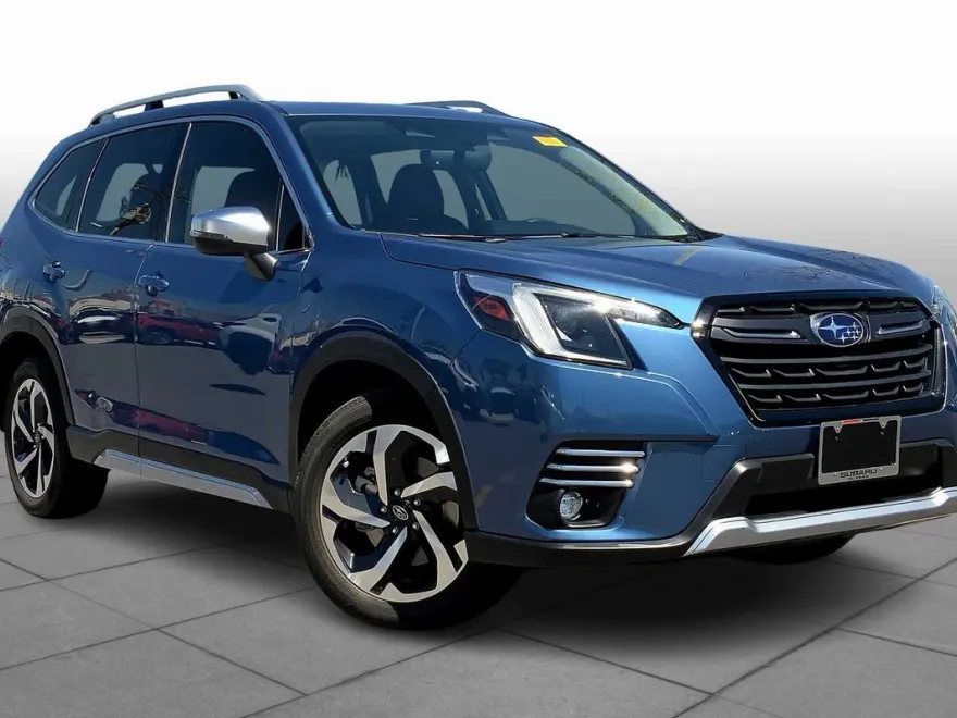 2023 Subaru Forester Touring photo 1