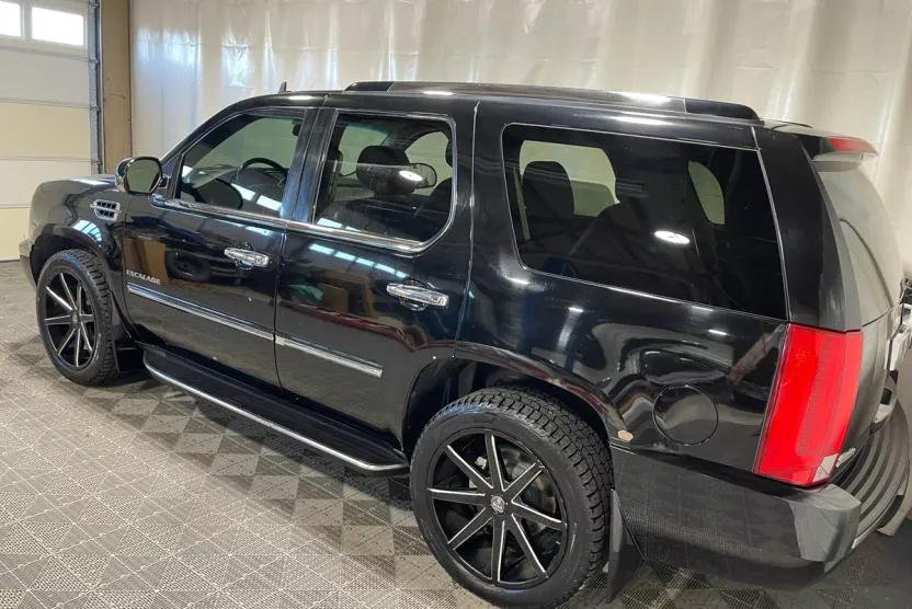 2012 Cadillac Escalade Luxury photo 1