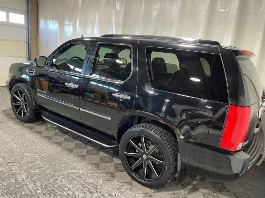 2012 Cadillac Escalade Luxury photo 1