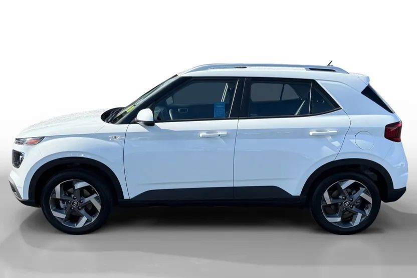 2024 Hyundai Venue SEL photo 1