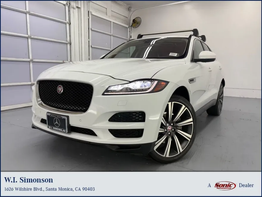 2017 Jaguar F-PACE Prestige photo 1