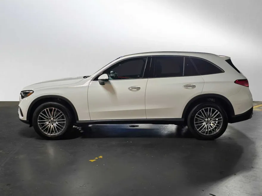 2026 Mercedes Benz GLC 300 4MATIC photo 1