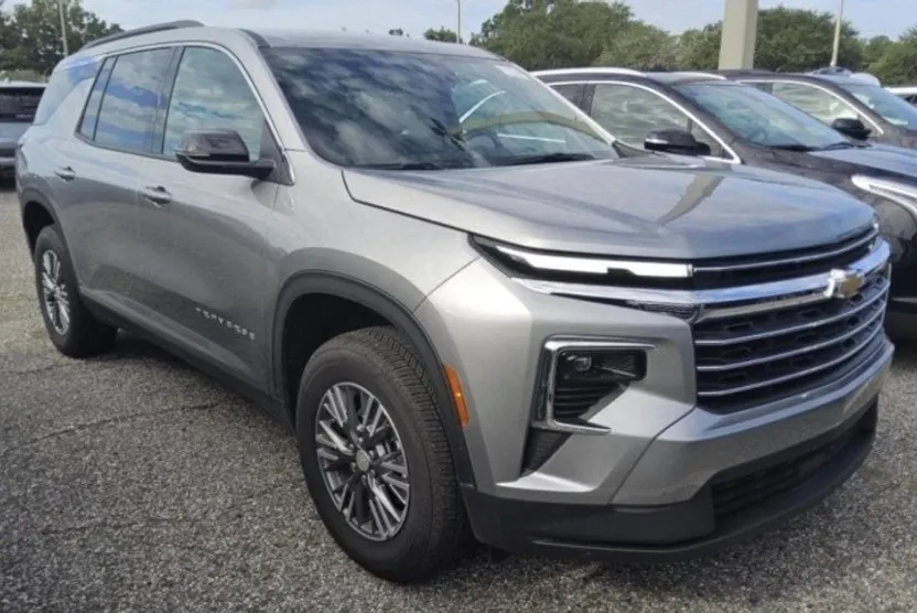 2025 Chevrolet Traverse photo 1
