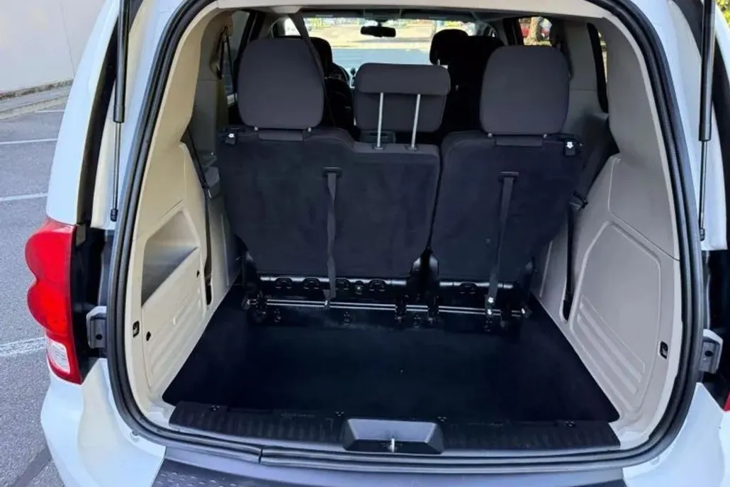 2018 Dodge Grand Caravan SE photo 1