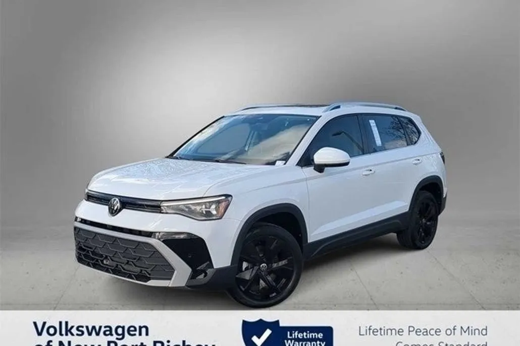 2025 Volkswagen Taos SE photo 1