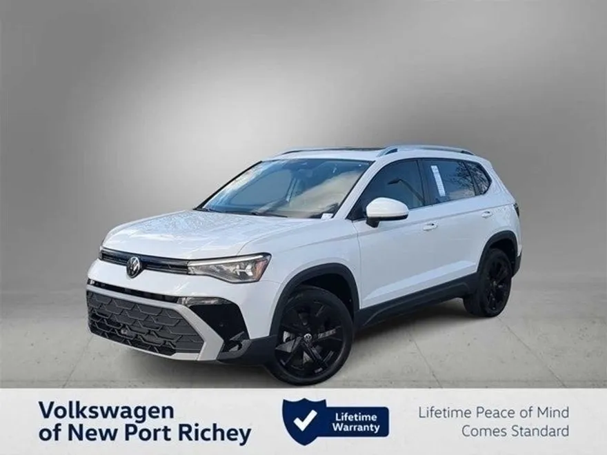 2025 Volkswagen Taos SE photo 1