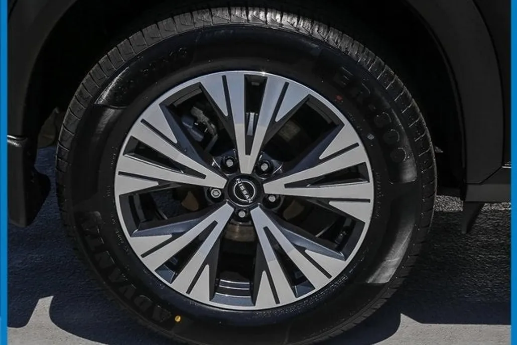 2022 Nissan Rogue SV photo 1