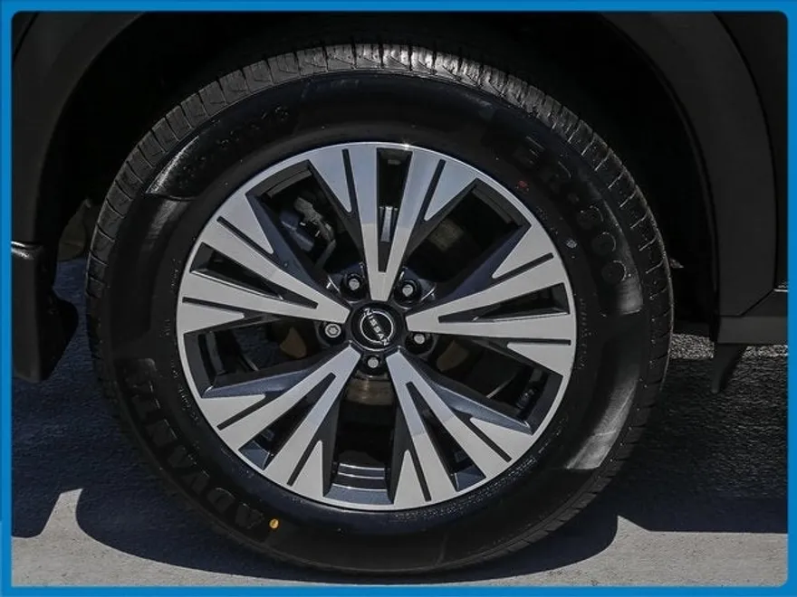 2022 Nissan Rogue SV photo 1