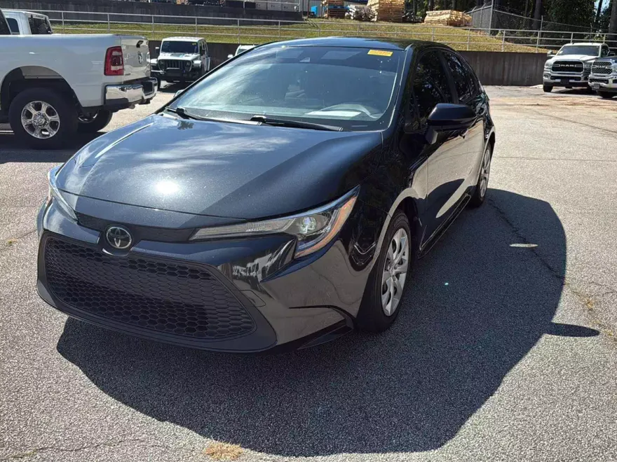 2021 Toyota Corolla LE photo 1