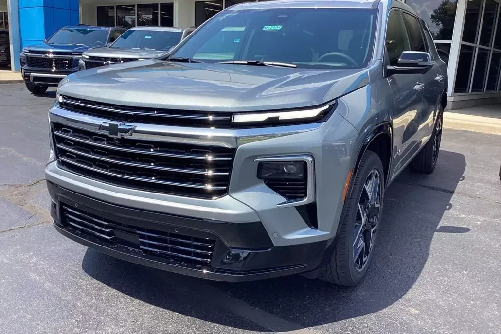 2026 Chevrolet Traverse High Country photo 1
