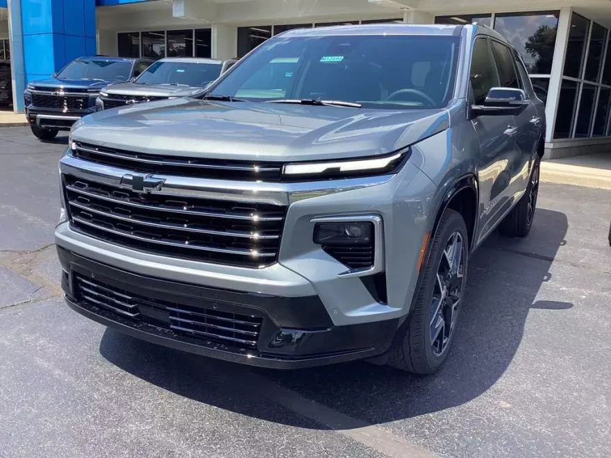 2026 Chevrolet Traverse High Country photo 1