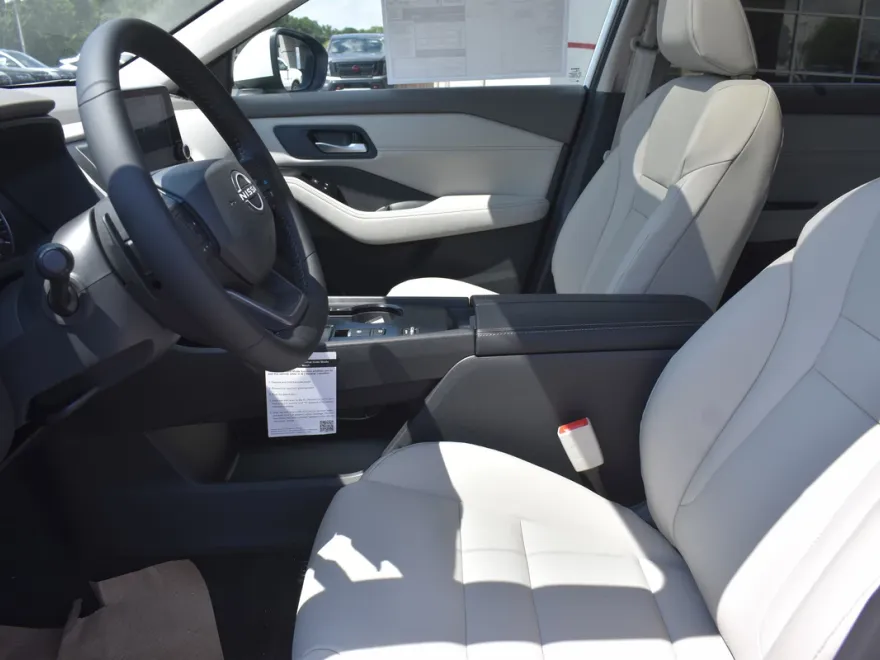 2026 Nissan Rogue SV photo 1