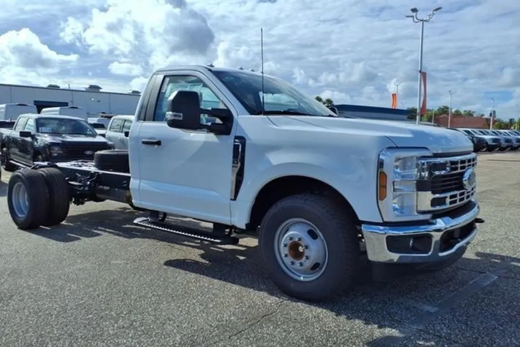 2025 Ford F-350 XL photo 1