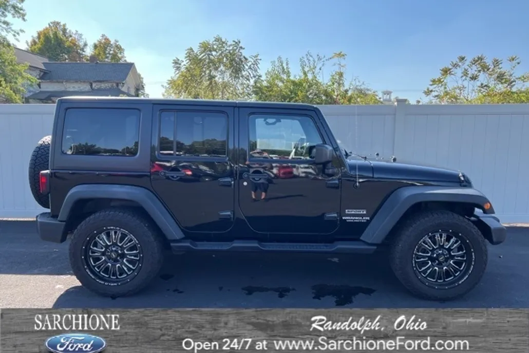 2016 Jeep Wrangler Unlimited Sport photo 1