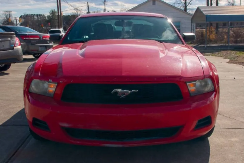 2011 Ford Mustang V6 photo 1