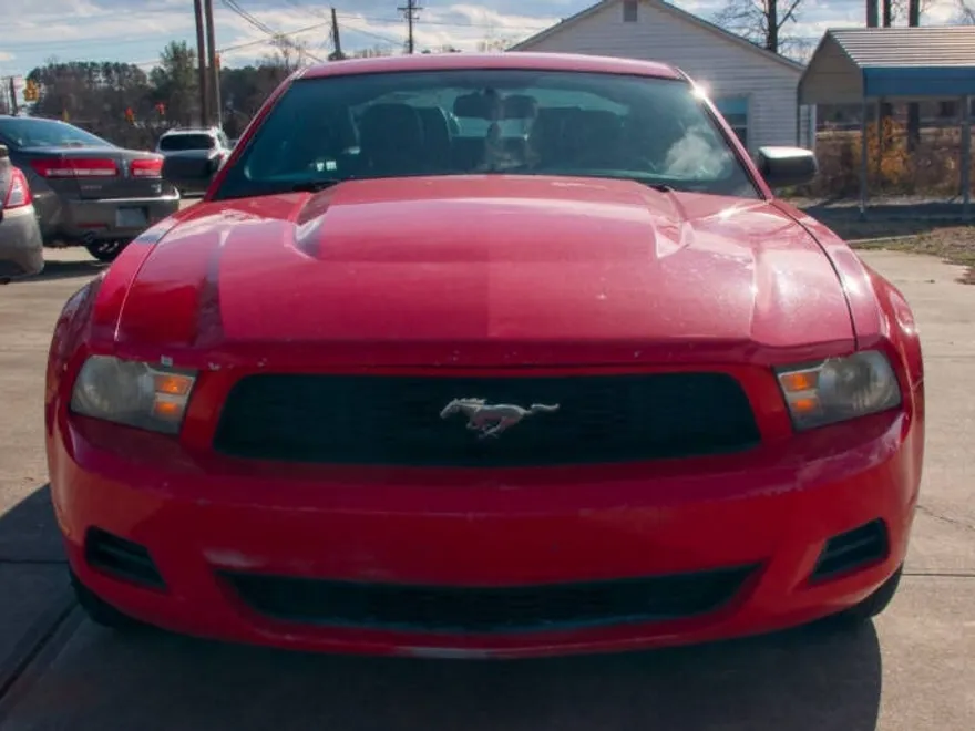 2011 Ford Mustang V6 photo 1