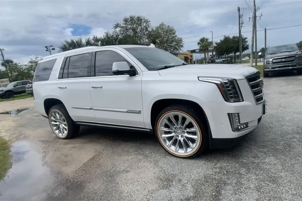 2019 Cadillac Escalade Premium Luxury photo 1