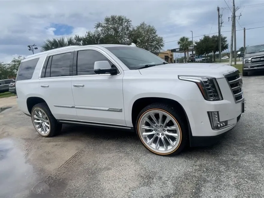 2019 Cadillac Escalade Premium Luxury photo 1