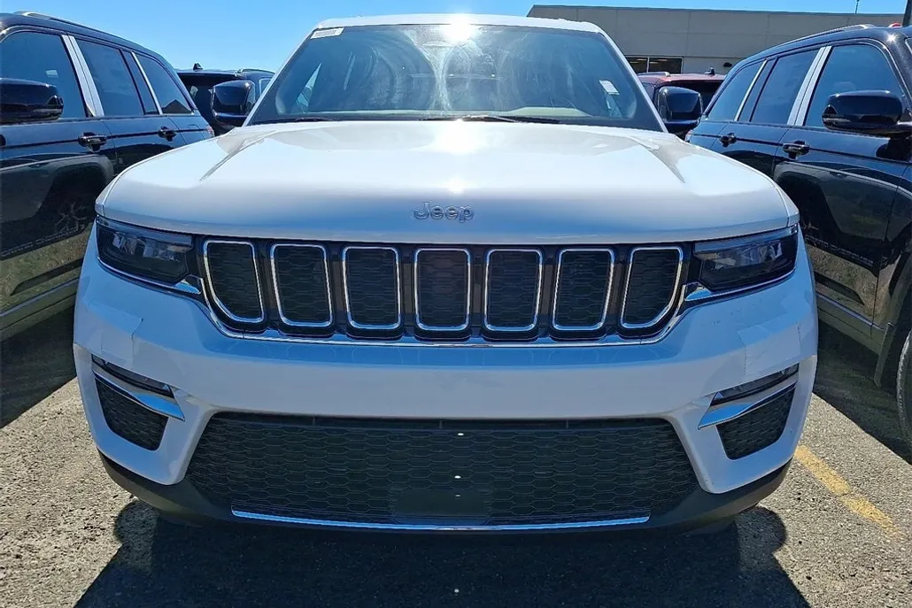 2025 Jeep Grand Cherokee Limited photo 1