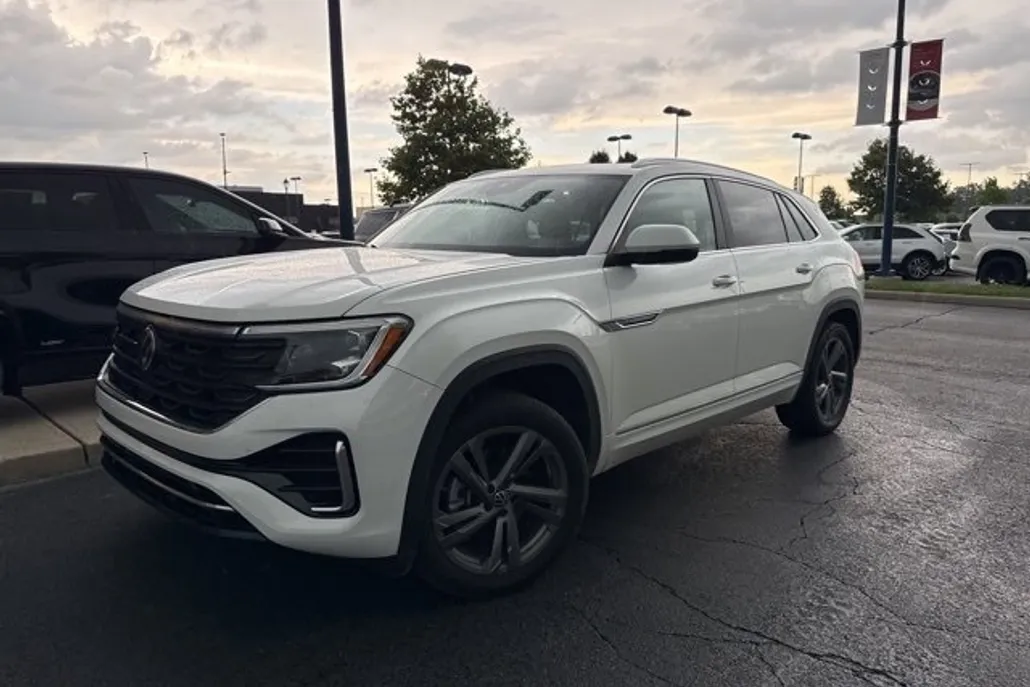 2024 Volkswagen Atlas Cross Sport SEL R-Line photo 1