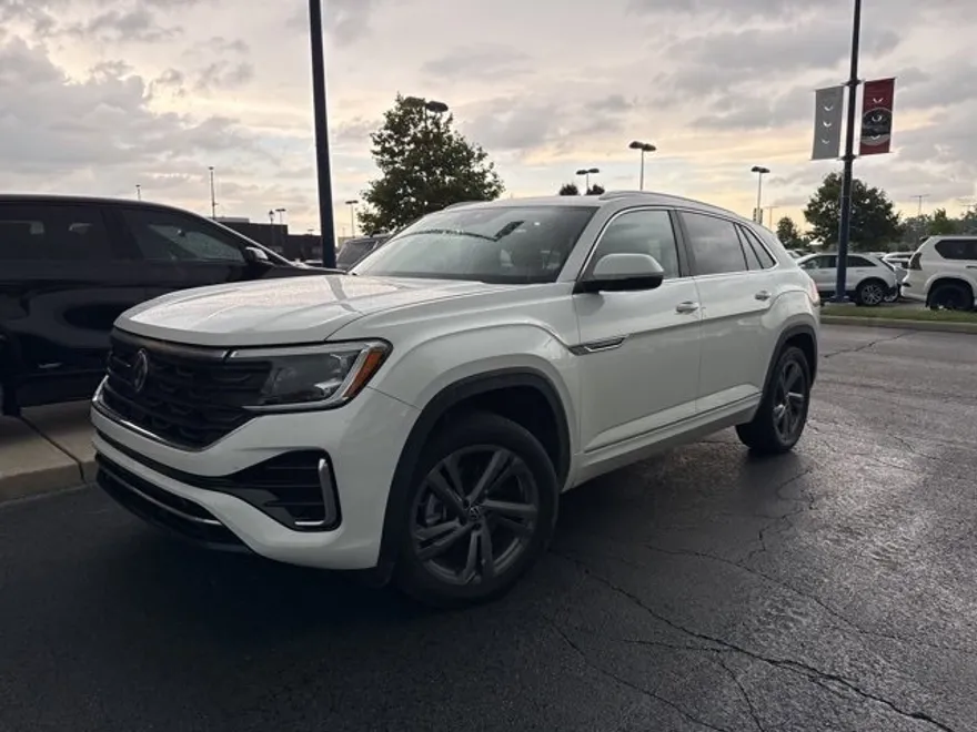 2024 Volkswagen Atlas Cross Sport SEL R-Line photo 1