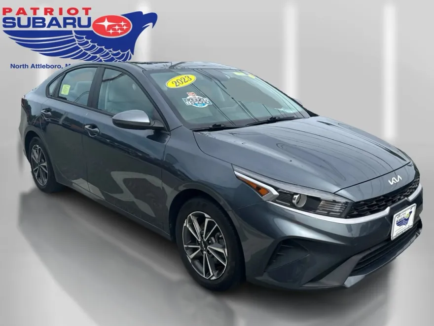 2023 Kia Forte LXS photo 1