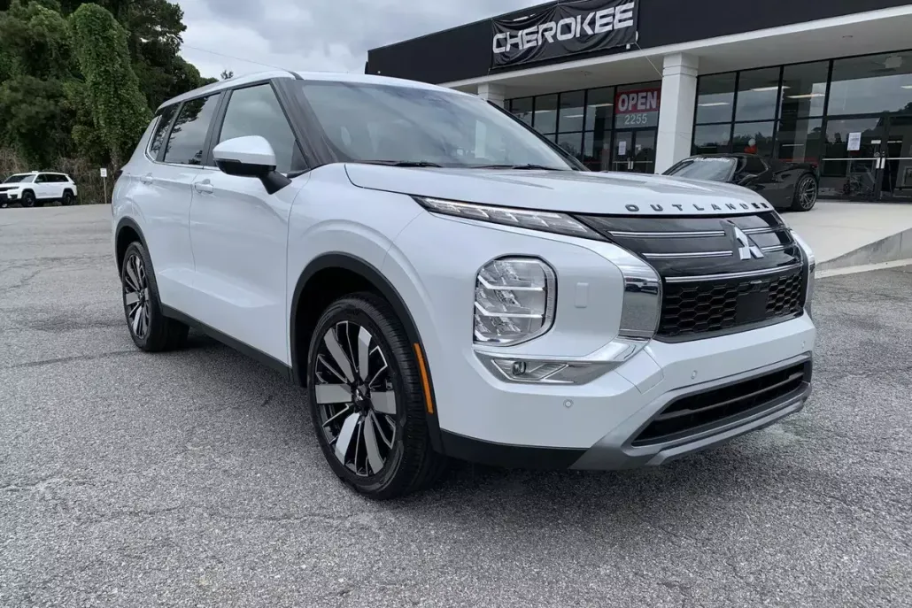 2025 Mitsubishi Outlander SE S-AWC photo 1