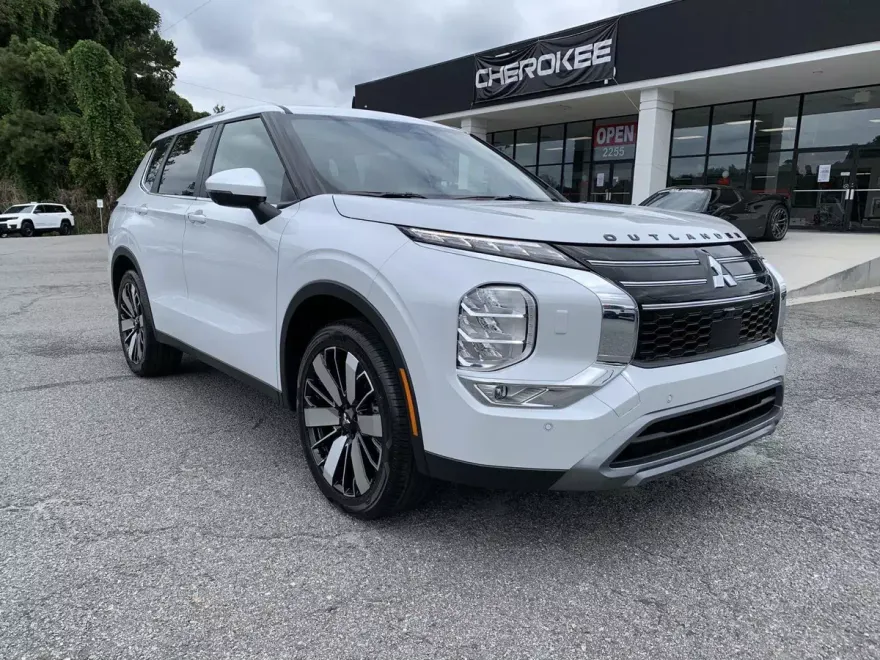 2025 Mitsubishi Outlander SE S-AWC photo 1
