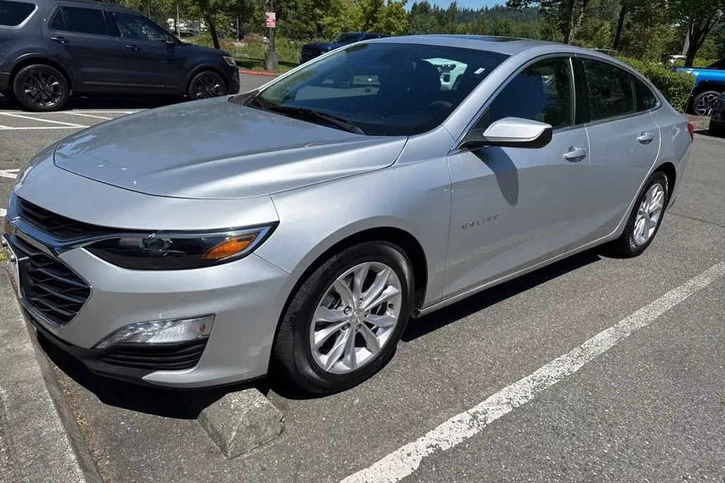 2022 Chevrolet Malibu 1LT photo 1