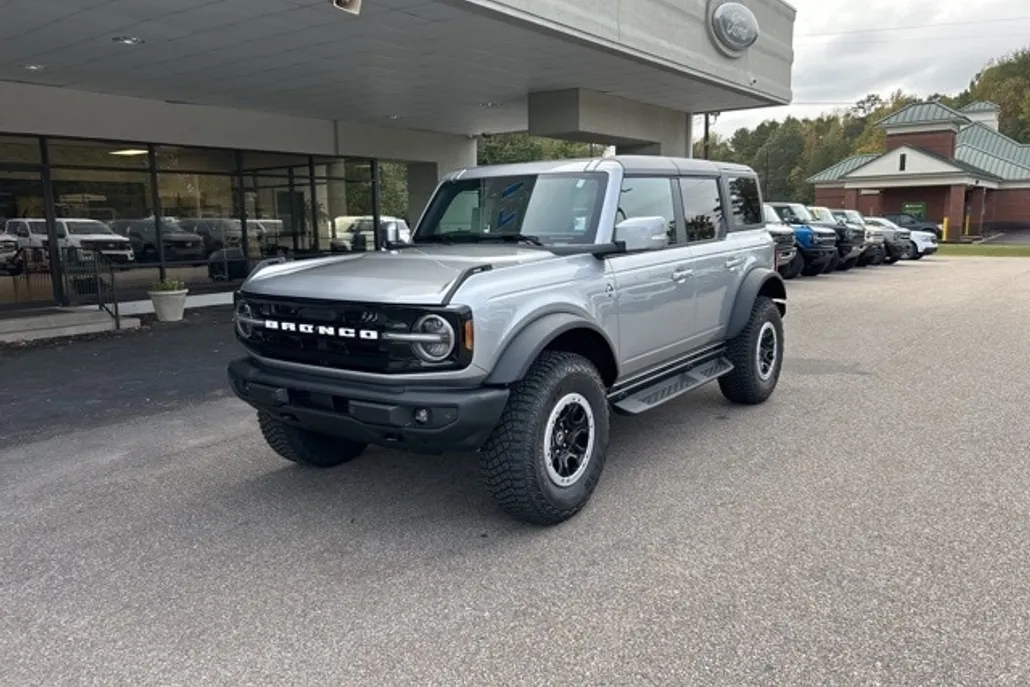 2024 Ford Bronco Outer Banks photo 1