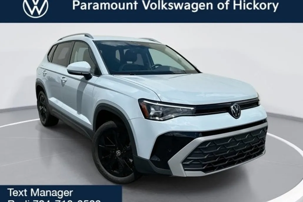2025 Volkswagen Taos SE photo 1